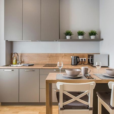 Perfect Location Cozy Studio Apt ➤Fully Equipped Riga Bagian luar foto