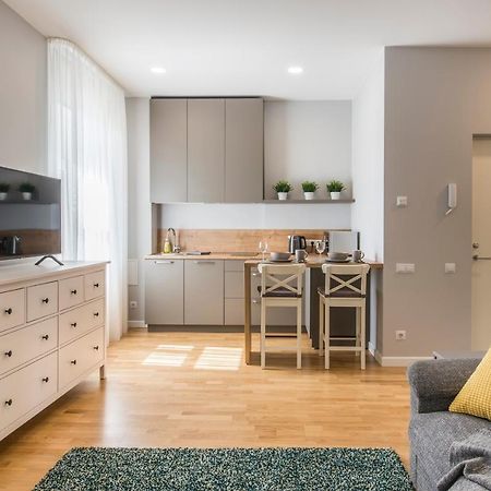 Perfect Location Cozy Studio Apt ➤Fully Equipped Riga Bagian luar foto