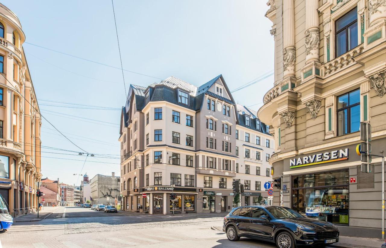 Perfect Location Cozy Studio Apt ➤Fully Equipped Riga Bagian luar foto
