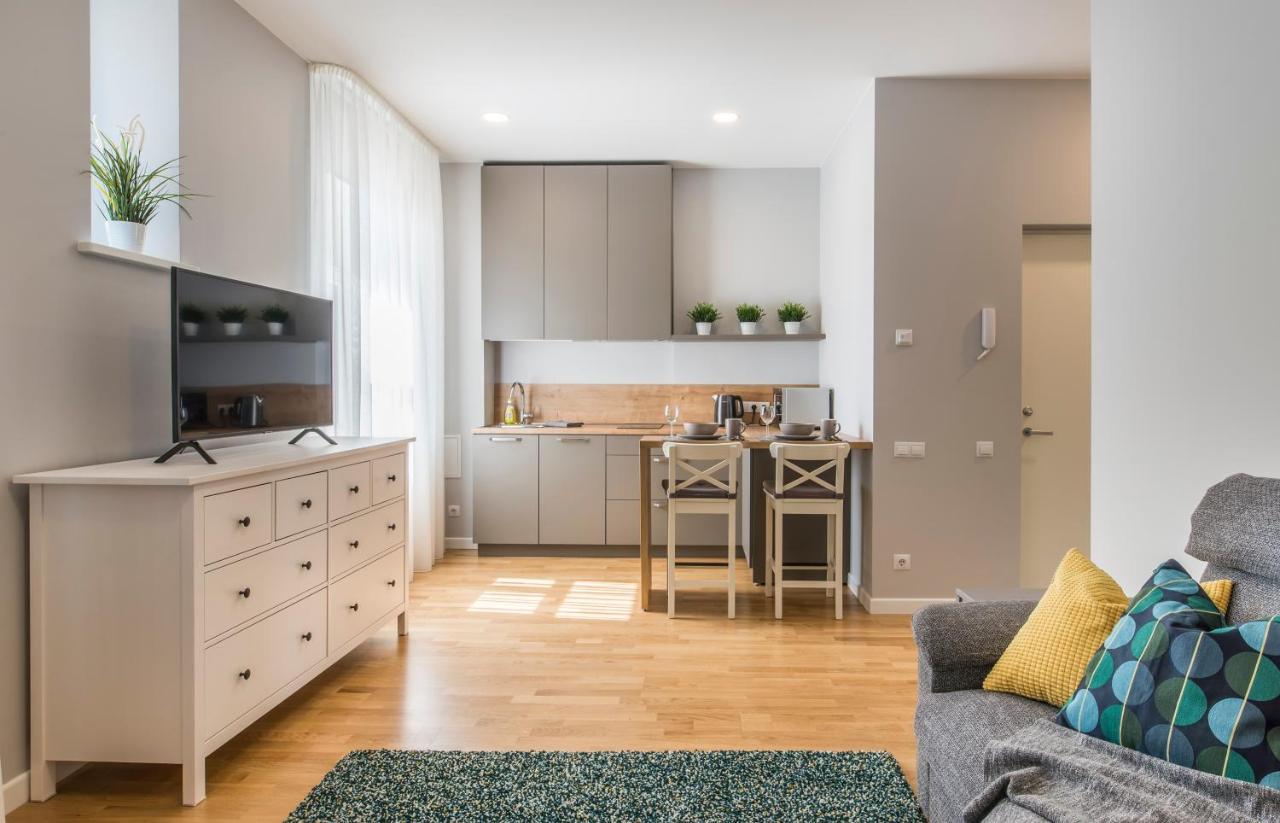 Perfect Location Cozy Studio Apt ➤Fully Equipped Riga Bagian luar foto