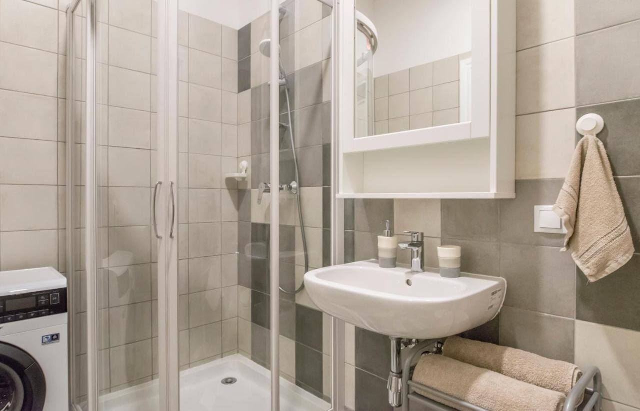 Perfect Location Cozy Studio Apt ➤Fully Equipped Riga Bagian luar foto